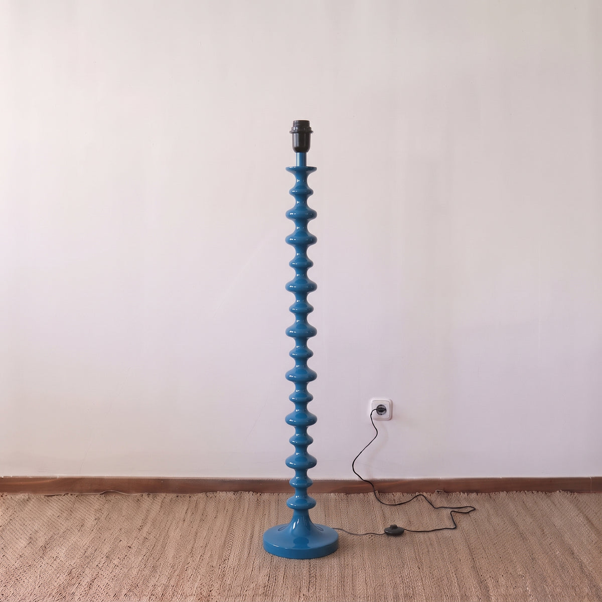 Lámpara de Suelo Freixo en Madera Lacada
