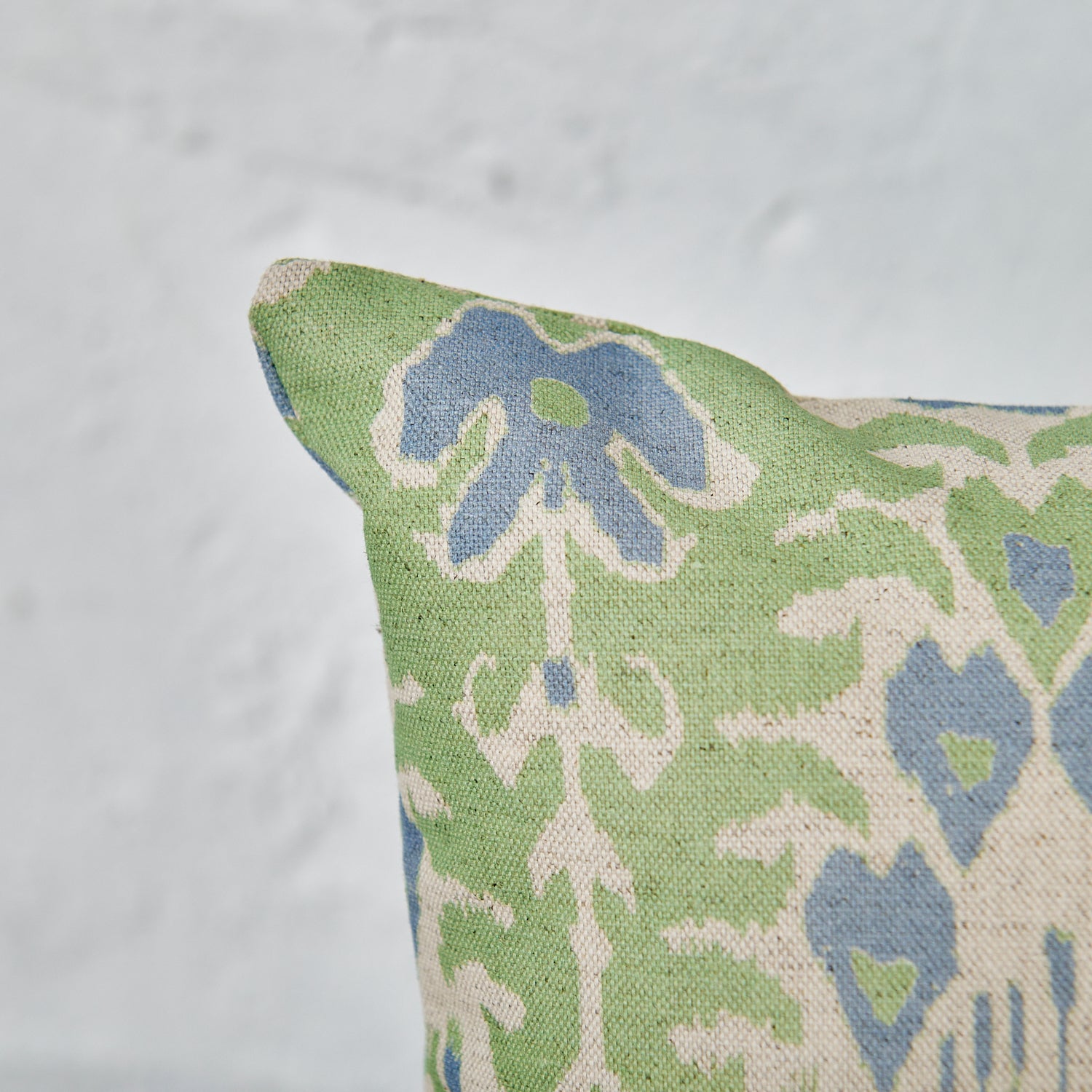 Cojin Ikat Verde y Azul