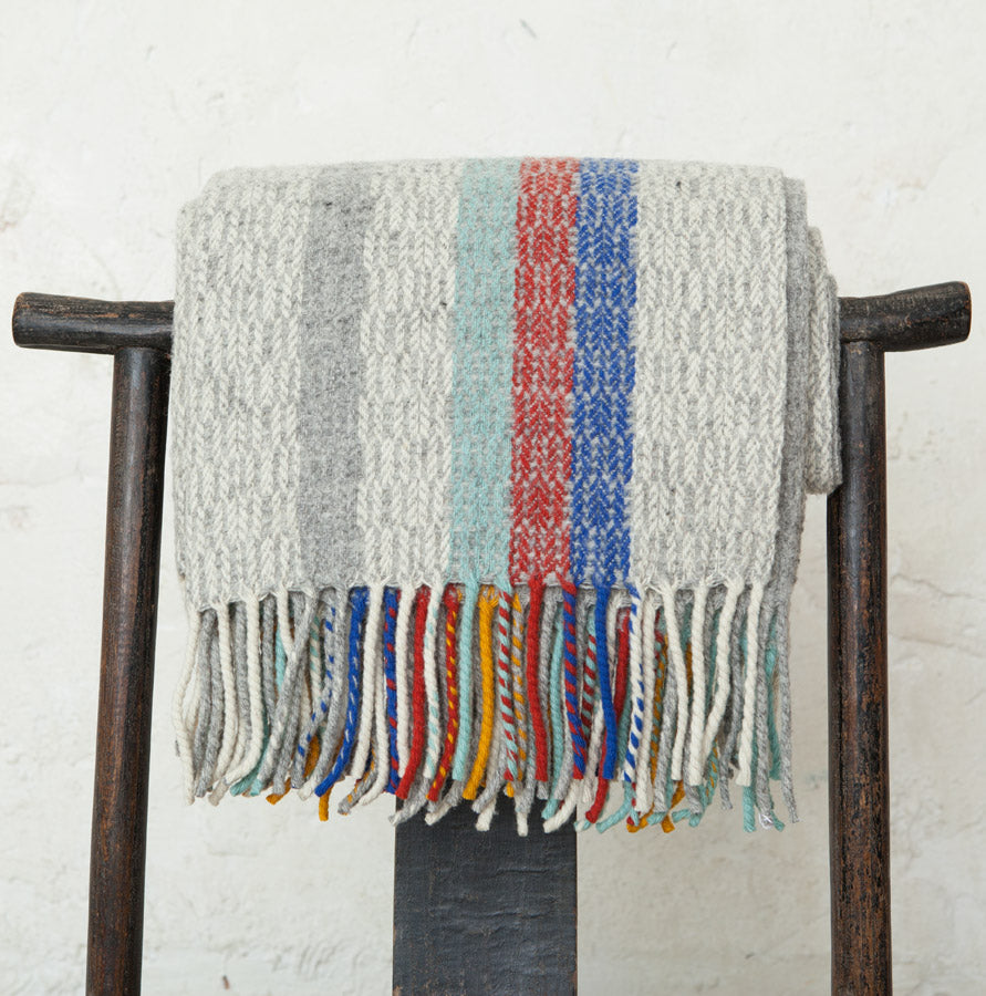 Manta portuguesa de lana 'Golondrina' . Artesanía y diseño - Fieito